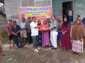 Ketua Kelompok Tani Raja Sima Abadi Salurkan 100 Paket Bantuan Jelang Idul Fitri