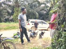 Oknum Pengacara Ajak Warga Alim Panen Kebun Kompensasi Warga Kepayangsari