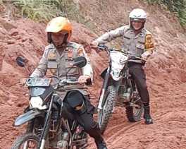 Kondisi Jalan Sulit, Polsek Kemuning Tetap Taksir Masyarakat dengan Pesan Damai Pemilu