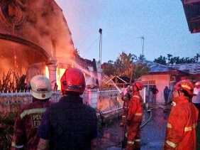 Satu Rumah di Pekanbaru Terbakar Subuh Tadi