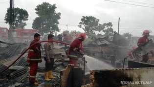 Tiga Ruko di Rimbo Panjang Dilalap Si Jago Merah, Satu Meninggal Dunia