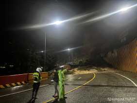 Material Longsor di Kelok 9 Sumbar Mulai Dibersihkan