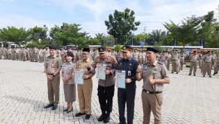 Pemko Pekanbaru Terima Tujuh Sertifikat Aset dari BPN