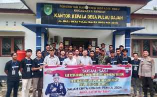 Seberangi Sungai Indragiri, Satres Narkoba Polres Inhu Sosialisasi Pemilu Damai di Pulau Gajah