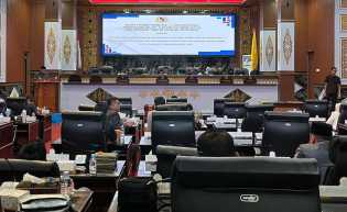 Pemko Pekanbaru Jawab Pandangan Fraksi DPRD soal APBD 2026, Target PAD Rp1,3 T