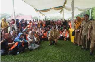 Bupati Suhardiman Ajak Masyarakat Hidup Sehat Melalui Gerakan Kuansing Minim Sampah