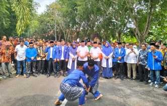 Alfedri-Husni Jadi Pasangan Pertama yang Daftar di KPU Siak