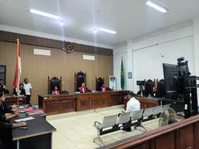 Cabuli Tiga Bocah Dibawah Umur, Mantan Kapolres Ngada Jalani Sidang Perdana