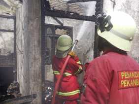 Diduga Berasal dari Dapur, Rumah Bulatan Rata Dilalap Api