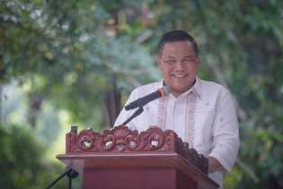 Warga Desa Buluh Cina Gelar Pacu Sampan, Sekdaprov Riau Apresiasi Potensi Wisata Lokal