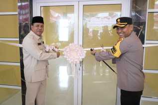 Kapolres Kuansing Bersama Bupati Suhardiman Resmikan Gedung Polsek Inuman