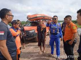 Ditinggal Ayah di Motor, Balita di Pelalawan Lompat ke Kanal