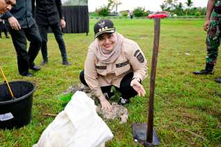 Kapolda Riau Inisiasi Penanaman 10.000 Pohon, Bupati Dukung Kelestarian Lingkungan