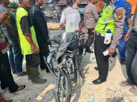 Gagal Nyalip, Pemotor Tewas Digilas Truk di Lintas Timur Pelalawan