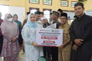 Ramadhan ke-18, Bupati Kasmarni Kunjungi Bathin Solapan dan Salurkan Berbagai Bantuan