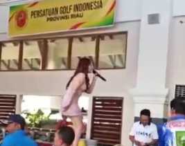 Heboh Video Biduan Dangdut Joget di Atas Meja, Isi Rok Jadi Sorotan Penonton