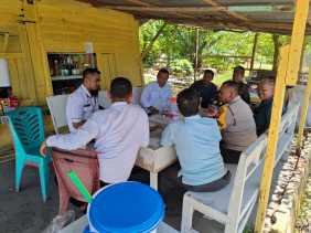 Bhabinkamtibmas Desa Simpang Padang Ajak Masyarakat Jaga Kedamaian Menjelang Pilkada 2024