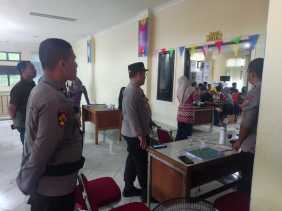 Wakapolresta Pekanbaru Pantau Rekapitulasi Suara Pemilu di Kecamatan Sail