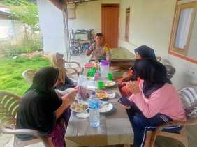 Cooling System Pasca Pilkada, Bhabinkamtibmas Polsek Tualang Ajak Warga Jaga Netralitas dan Kamtibmas