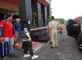 Keluar Mapolres, KPK Kembali Bawa Sejumlah Pejabat dan Ajudan Bupati