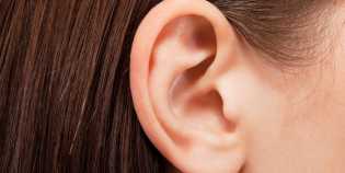 Ini Lima Hal yang Menyebabkan Munculnya Bau Tak Sedap pada Bagian Belakang Telinga