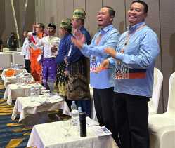 Agung Nugroho-Markarius Anwar Tampil Tenang dan Kompak