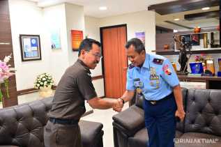Pererat Silaturahmi, Danlanud Roesmin Nurjadin Berkunjung ke Kajati Riau