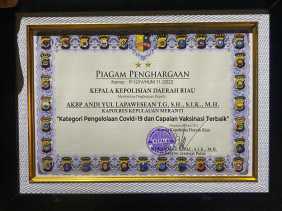 Berhasil Tangani Covid dan Capain Vaksinasi Terbaik, Kapolres Meranti Terima Penghargaan