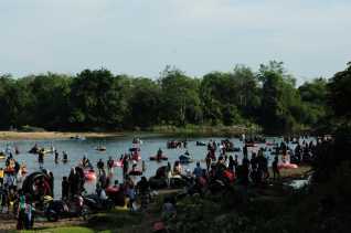 Setelah 2 Tahun Vakum, Pemuda Desa Kuntu Hidupkan Kembali Acara Mandi Balimau
