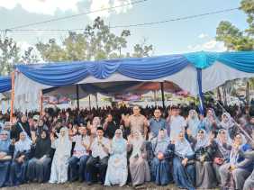 Dukungan Emak-Emak Membludak di Kampanye Dialogis Agung Nugroho-Markarius Anwar di Sukajadi