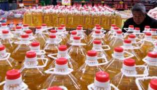 Pastikan Harga Minyak Goreng Murah, Disperindagkop Riau Sidak Pasar Tradisional