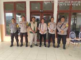 Kapolsek Kuantan Hilir Memastikan Gudang Logistik KPU Aman