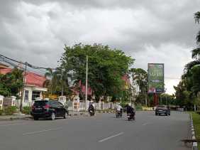 Iklan Rokok Berdiri di Samping Kantor Disdik Riau, Satpol PP Pekanbaru Siap Tertibkan