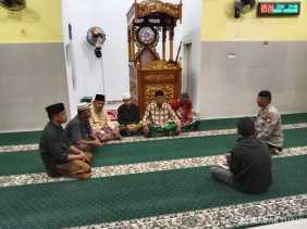 Aiptu Zainal Sosialisasikan Pemilu Damai Kepada Jemaah Masjid Ubudiyah Rumbai Pesisir