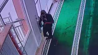 Gasak 3 Kotak Amal Masjid, Aksi Pria ini Terekam CCTV