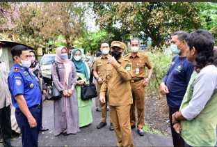 Pemkab Bengkalis Tinjau dan Serahkan Bantuan Tanggap Darurat Dari Dinsos 