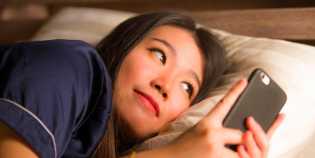 Apa Benar Mode Gelap Bisa Berdampak Lebih Baik Terhadap Mata dan Kualitas Tidur?