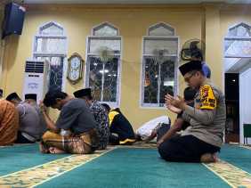 Usai Sholat Berjamaah, Kapolres Inhil Ajak Warga Sukseskan Pemilu 2024
