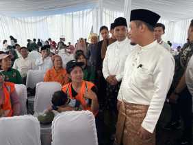 Hari Pertama Idulfitri, Wako Pekanbaru Sambut Silaturahmi Ribuan Masyarakat dan Petugas Kebersihan