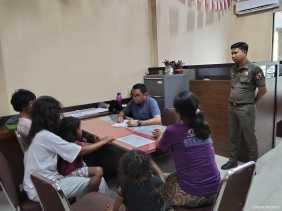 Dinsos Pekanbaru Amankan Satu Keluarga Pengemis, Ternyata Punya Rumah