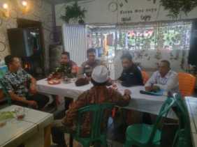 Aiptu Safrizal Lakukan Sambang dan Sosialisasi Pemilu Damai 2024 di Simpang Gaung