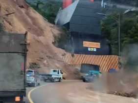 Sempat Tertutup Longsor, Akses Jalan Kelok 9 Riau - Sumbar Kembali Normal