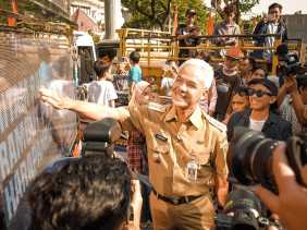 Berantas Pungli, Ganjar Dinobatkan sebagai Bapak Truk Nusantara