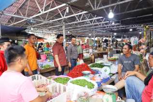 Serap Aspirasi Pedagang, Markarius Anwar Kunjungi Pasar Cik Puan