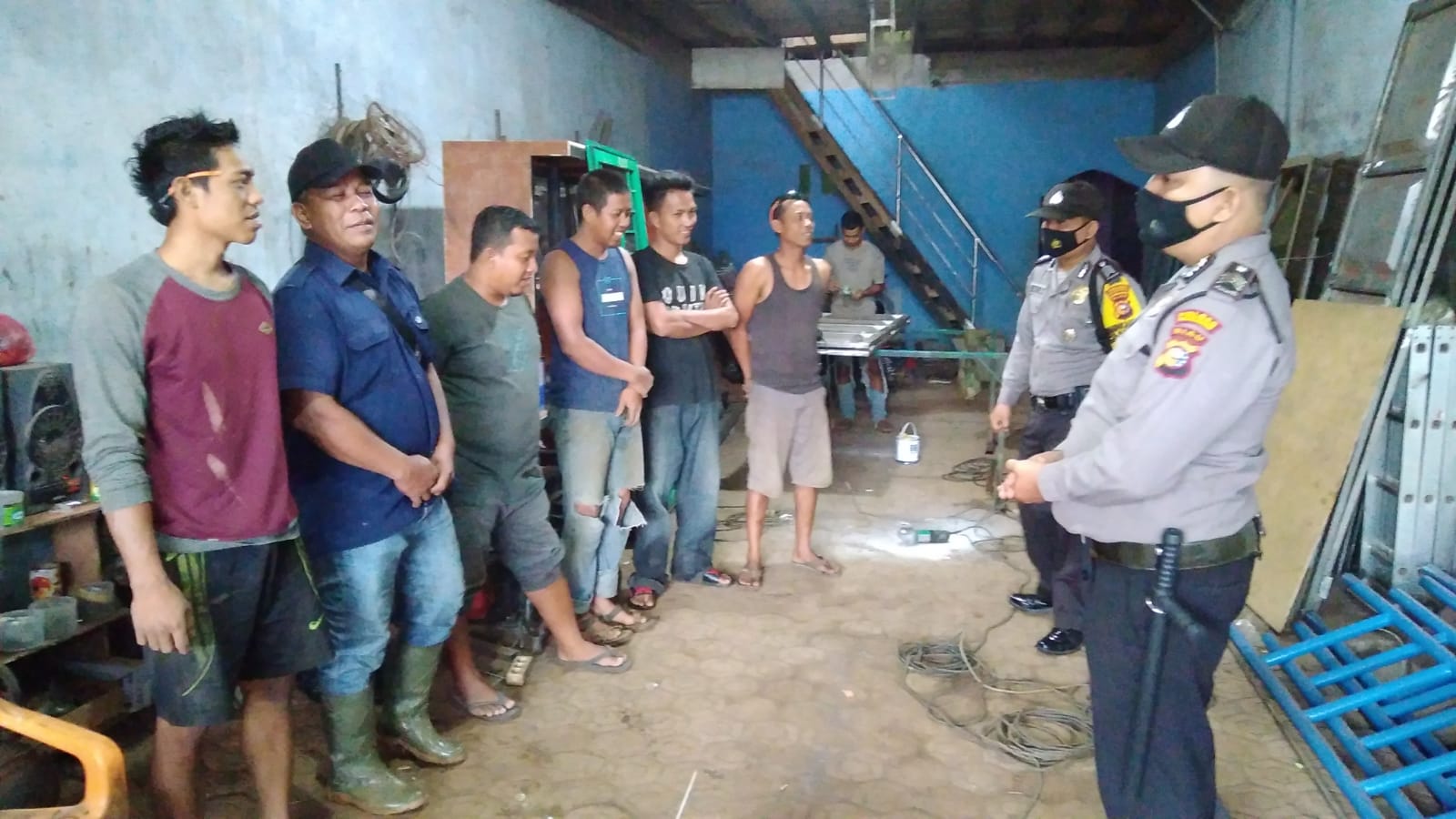 Personil Polsek Ukui Edukasi Warga yang Langgar Prokes