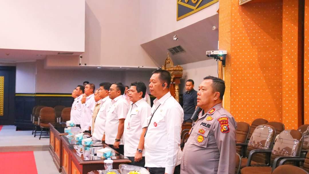 Pengesahan APBD Perubahan 2023 Pimpinan DPRD Pekanbaru