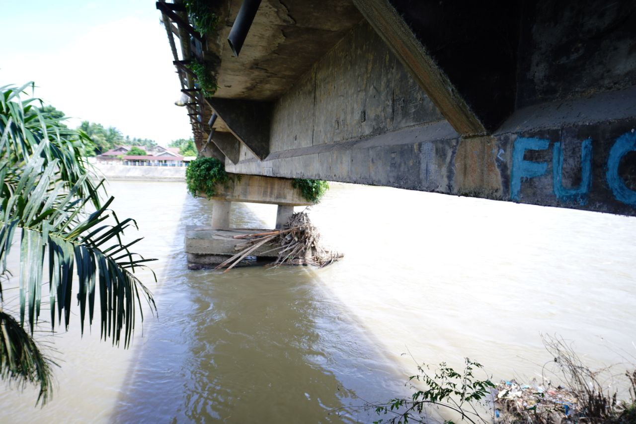 Kunjungan kerja ke Rohul, Gubri Abdul Wahid Tinjau Jembatan Miring Sungai Rokan Ujung Batu