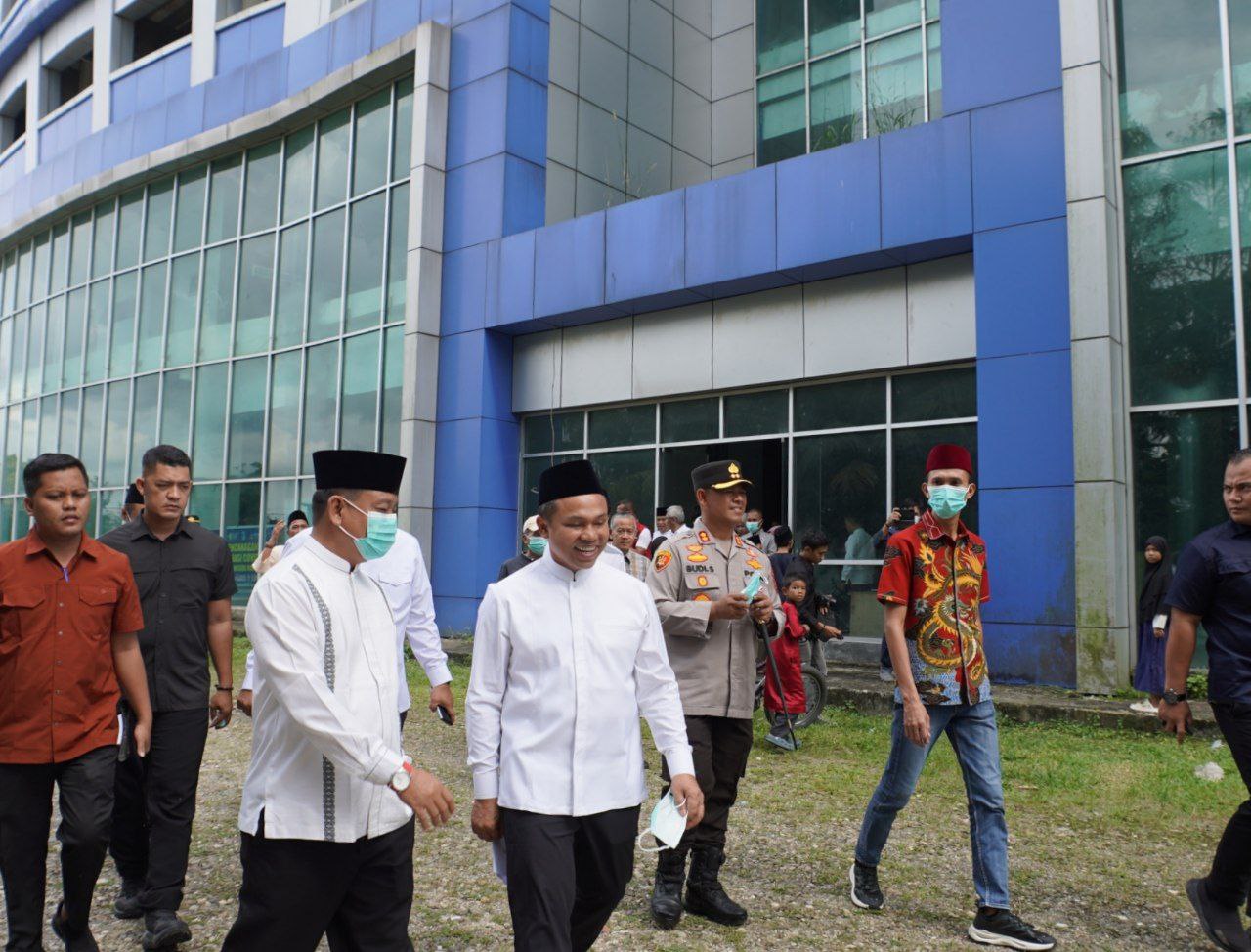 Kunjungan kerja ke Rohul, Gubri Abdul Wahid Tinjau Jembatan Miring Sungai Rokan Ujung Batu