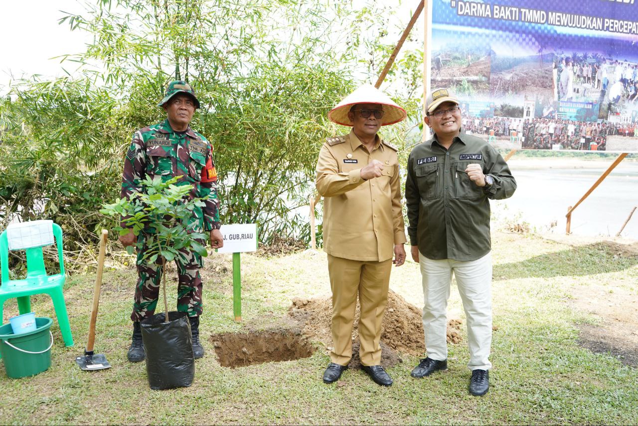 Pj Gubri Hadiri Upacara Penutupan TMMD ke-121 TA 2024 di Kampar