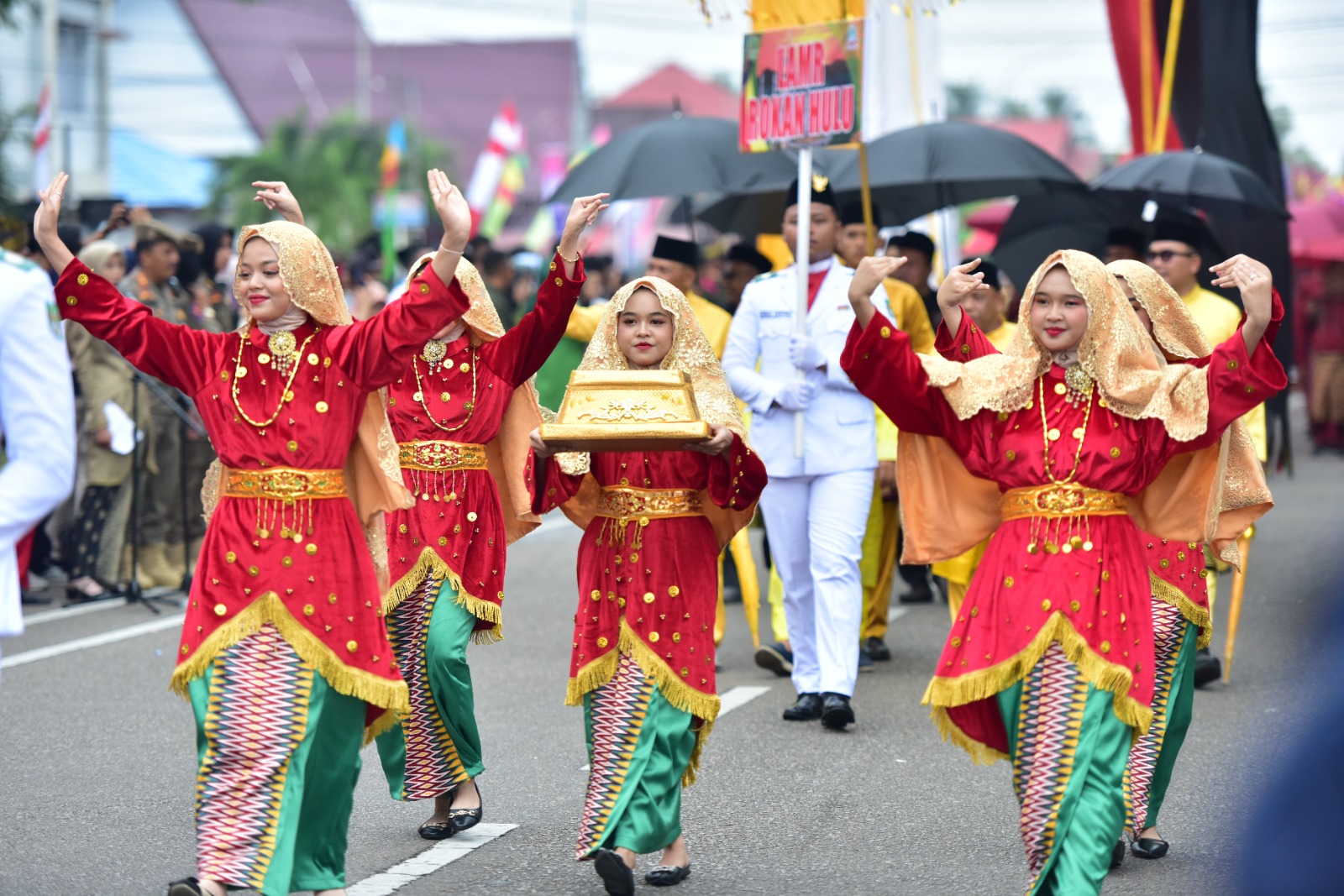 Pawai Ta'aruf Kafilah Bengkalis Tampil Memukau, Ketua DPRD Bengkalis: Ini Cerminan Semangat dan Identitas Daerah